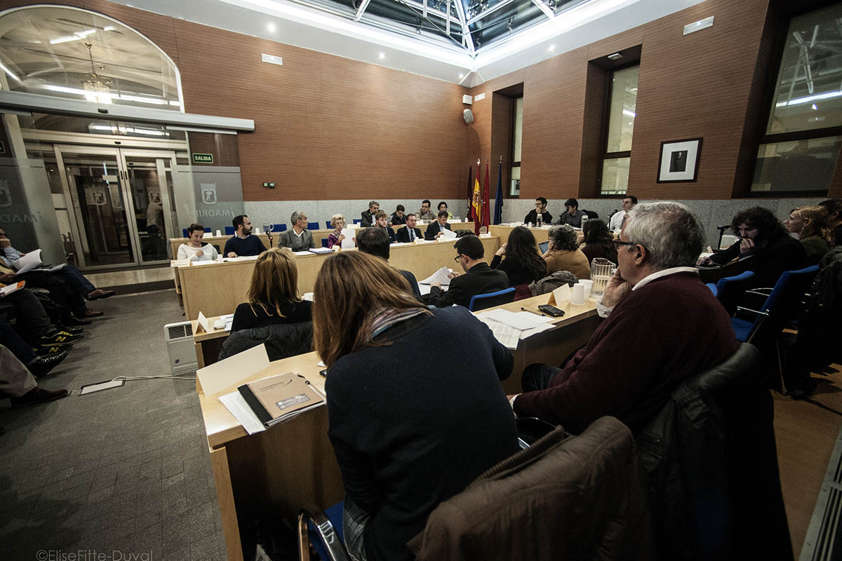 Le conseil des voisins du district centro Madrid. La mairie dirigée par la coalition Ahora Madrid a mis en place des conseils municipaux de district, où ses représentants ont été élus par les habitants des quartiers.