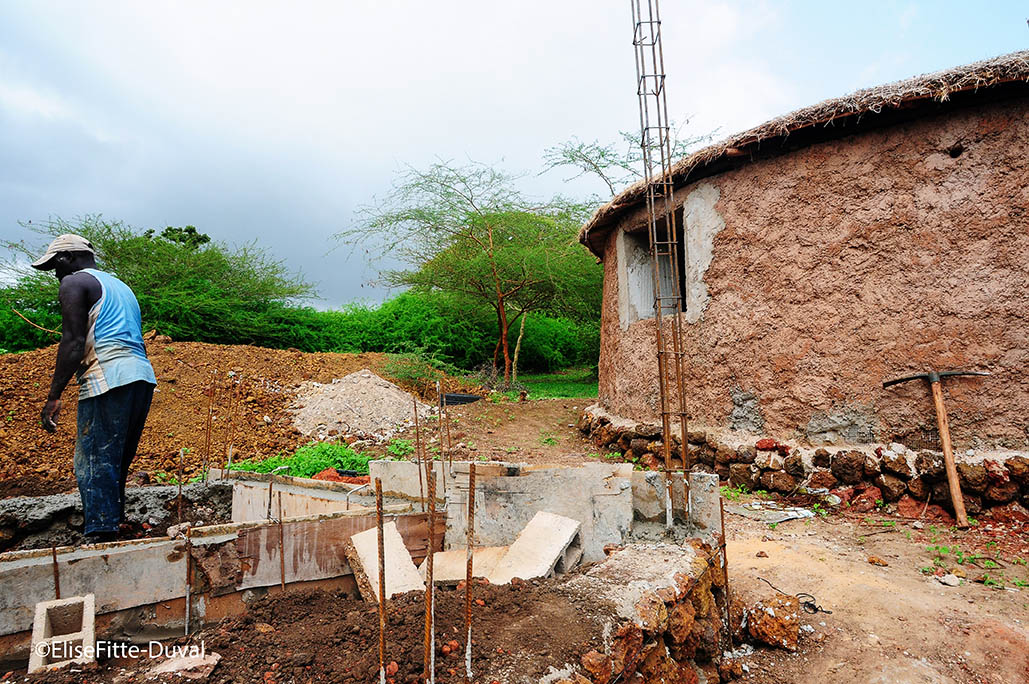 Les bâtiments en construction des classes de l'école du Dialaw en août 2016